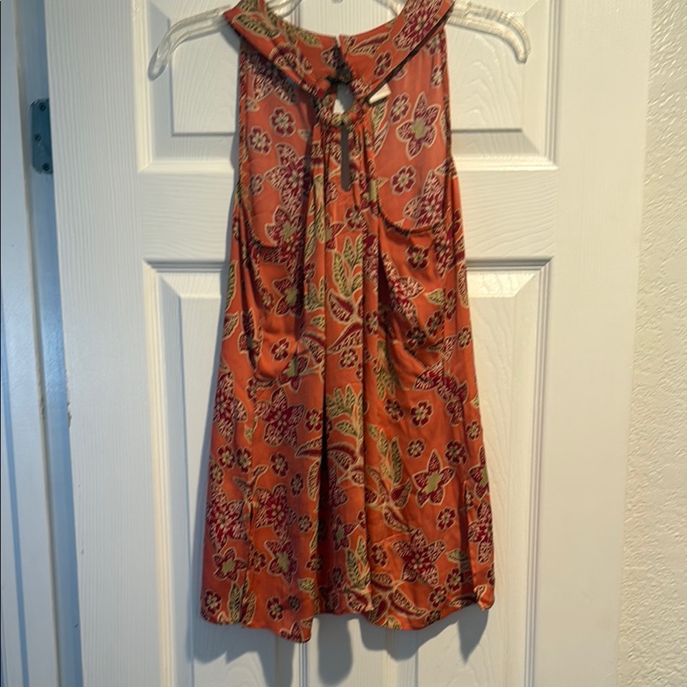 Tommy Bahama coral and Red Floral top medium large silk excellent! medium